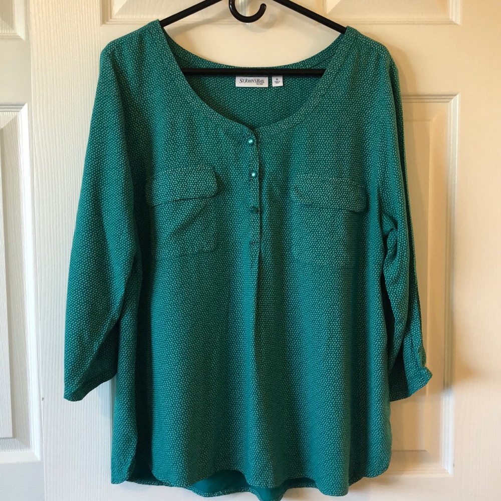 St. John’s Bay green Blouse white&black specks xL